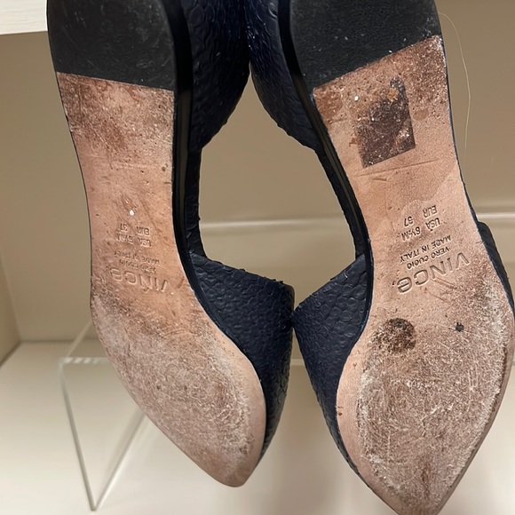 Vince D’Orsay navy snake skin flats. 37 6.5 - Picture 3 of 7